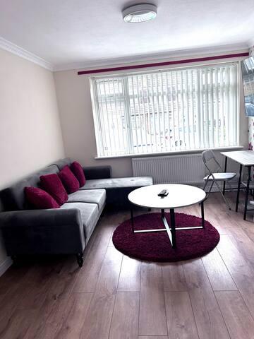 Luton Home, Near L&D - Free Netflix, Parking, Wifi3